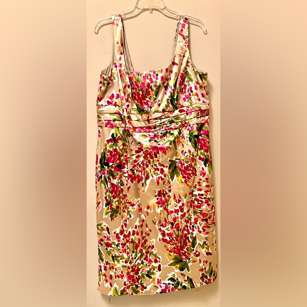 Beautiful dress,fitted,sleeveless,feminine floral design,size 16.Used only once.